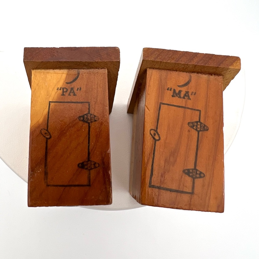 Vintage Wood Outhouse Galveston Texas Salt & Pepper Shakers Souvenirs